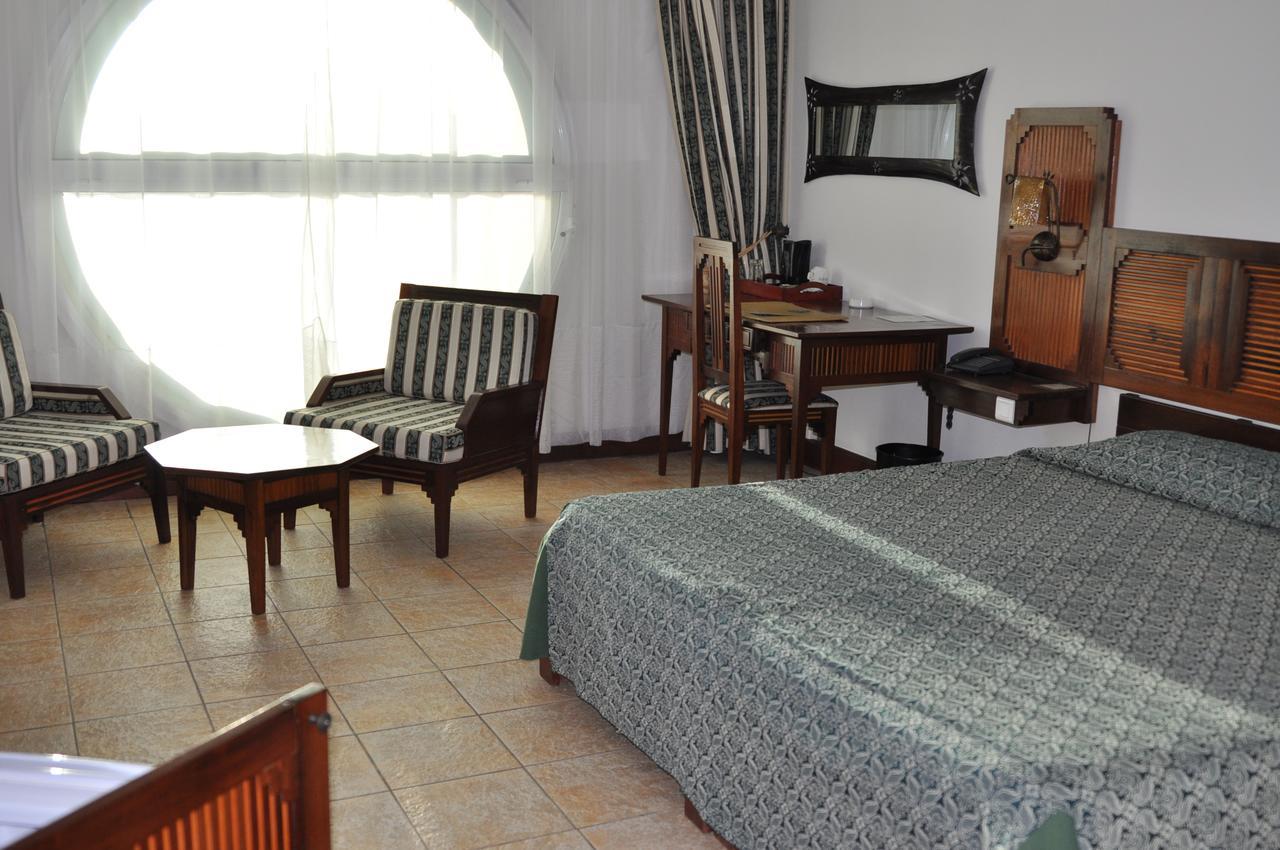 Le Grand Hotel Diego Antsiranana Ngoại thất bức ảnh
