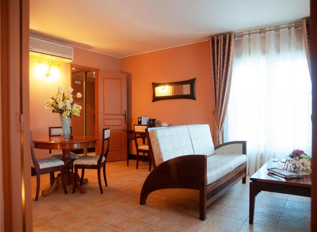Le Grand Hotel Diego Antsiranana Ngoại thất bức ảnh